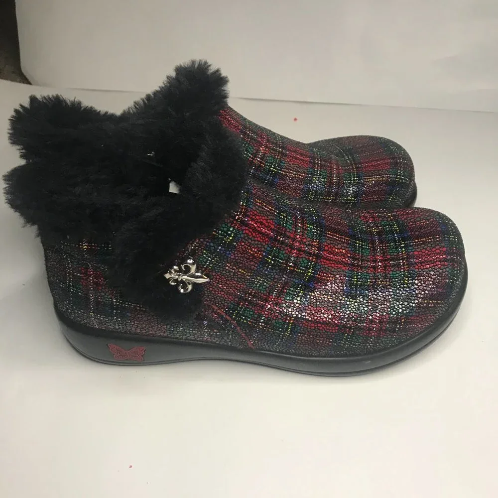 Alegria Women's Water Resistant Faux Fur Ankle Boots size 5.5 (36) - Picture 1 of 10